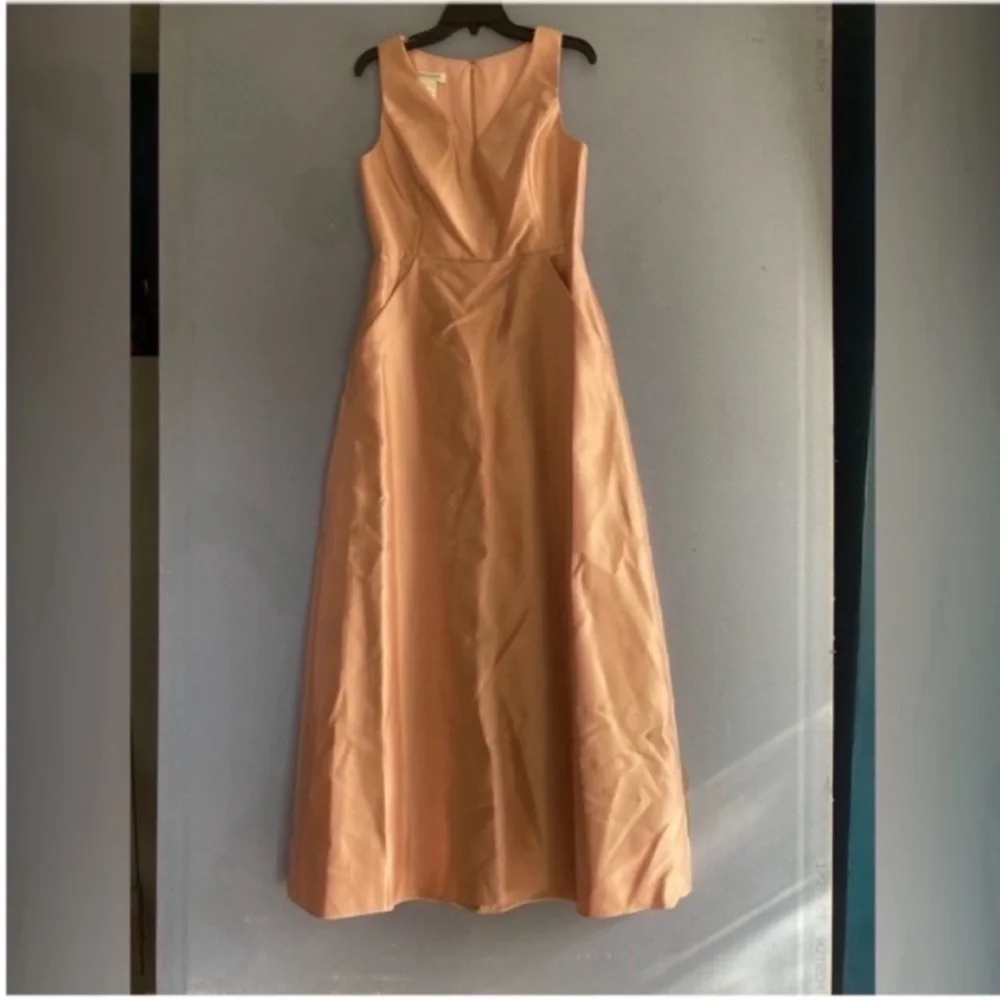 Alfred Sung Satin Twill Sleeveless V-Neck Dress Toasted Sugar Light Pink Size 10 - Picture 2 of 10